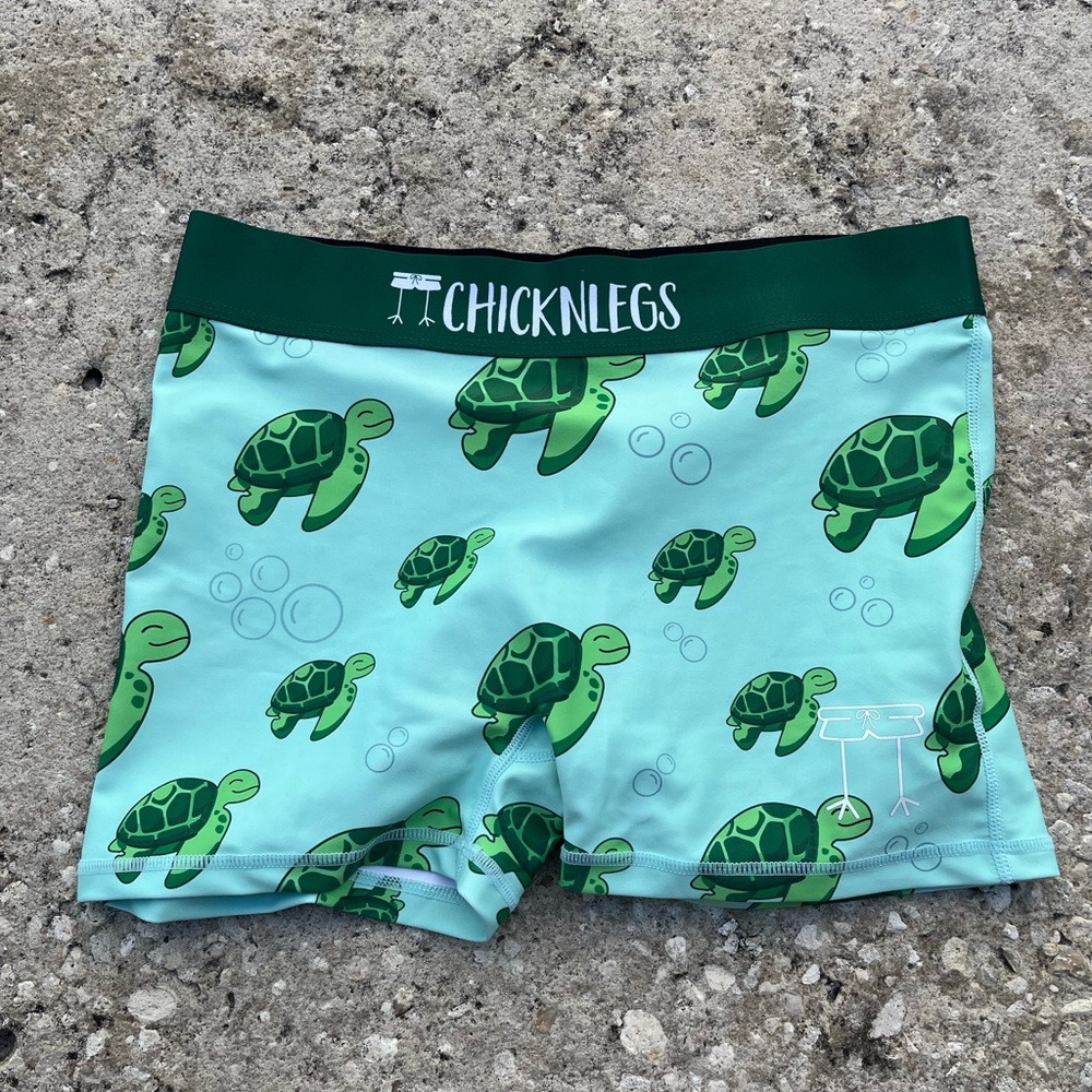 Chicknlegs Women’s Turtle 3” Race compression shorts